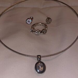 Elegant Silver toned Jewelry Set with Clear Stones with ring